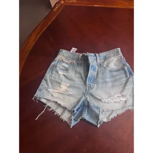 Levi’s 501 Women’s Cut Off Denim Shorts Size W26 Ripped Distressed thumbnail 2