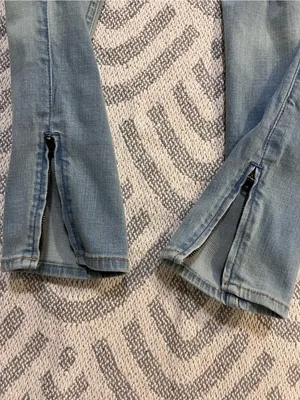 ABERCROMBIE & FITCH Women’s Distressed Skinny Fit Light Wash Blue Denim Jeans 10 thumbnail 4