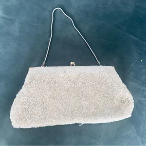 VTG Designer LaRegale Ivory Beaded Purse w/ Silk Interior Lining & Gold Strap thumbnail 3