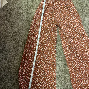 Sienna Sky Floral Wide Leg Pants With Smocked Waist Size S thumbnail 5