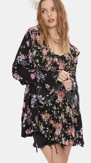 Nwt Free People Loretta Printed Tunic Floral Printed Blouse Black Combo - M thumbnail 1