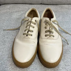 Nisolo Everyday Leather Sneaker with Vibram Sole in‎ Beige Neutral Tan Size 11 thumbnail 4