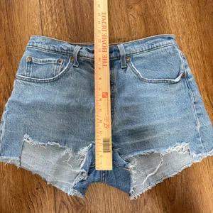 Levi's 501 Distressed Denim Cut Off Jean Shorts Cotton Women 30 light‎ wash thumbnail 4