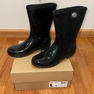 UGG rainboots thumbnail 1
