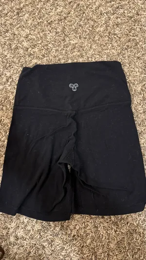 Aritzia TnaBUTTER Atmosphere Hi-rise Biker shorts thumbnail 4