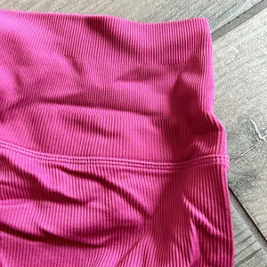 Alo mindful movement ribbed bike shorts thumbnail 6