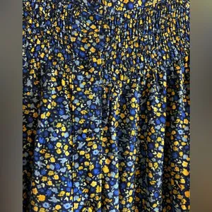 Croft & Barrow women Blue and Yellow Floral Top long sleeeve. thumbnail 6