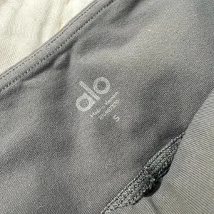 ALO YOGA‎ Moto Leggings in Anthracite Grey thumbnail 4