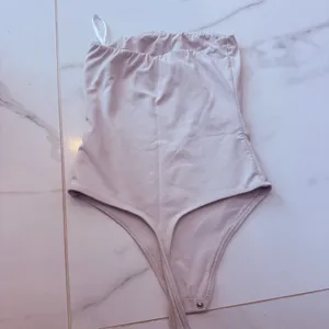 Aritzia babaton tube strapless contour bodysuit thumbnail 3