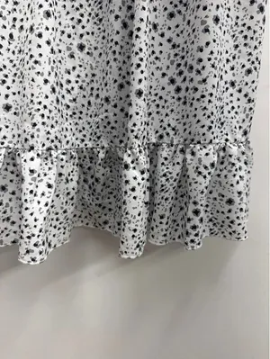 Women’s Size small dress thumbnail 5