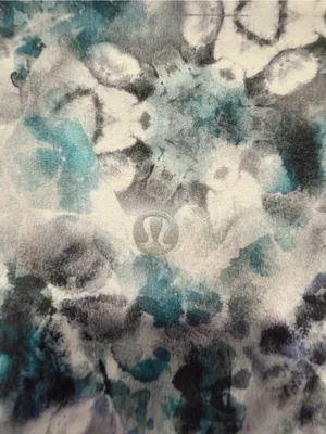 Lululemon align kaleidoscope floral blue and grey biker shorts‎ thumbnail 3