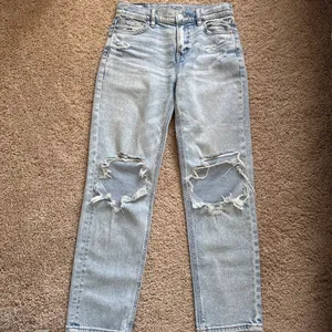 American Eagle ripped jeans  thumbnail 2