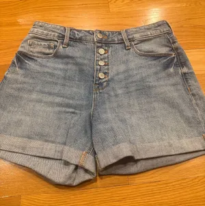 Old navy button fly high -rise Jean shorts size 6 . thumbnail 1