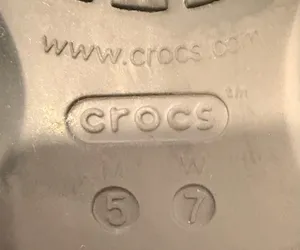 Crocs | Baya II flip-flop shoes. Size: Men-5, Women-7. thumbnail 3