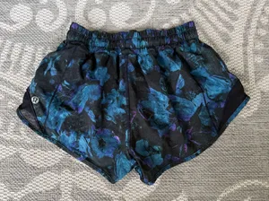 Lululemon Hotty Hot Shorts 2.5” Floral Shift Size 2 thumbnail 1