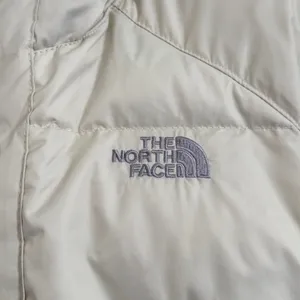 The North Face 550 Puffer Jacket Size Medium Women’s Cream Off White Down Hooded thumbnail 5