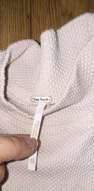 Free People Switch It Up Thermal Top Size XS Free People Switch It Up Thermal Top in cream/off-white. Thermal knit fabric with a mock neck and long sleeves. Leopard print cuffs with crochet knit detailing on the sleeves. Pre-owned, no visible wear. thumbnail 4