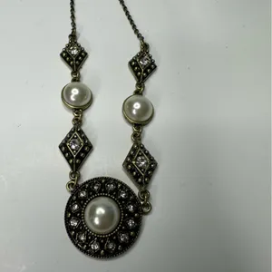 Avon Vintage Style Pearlesque Necklace Faux Pearl Rhinestone Pendant Sac thumbnail 2