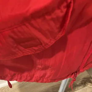 Red cinched waist windbreaker Size undefined thumbnail 4
