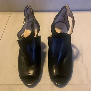 Guess Women's Black Platform Peep Toe High Heels Ankle Boots/Sandals , like new thumbnail 3