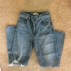 Abercrombie & Fitch 90s Straight Ultra High Rise Light Blue Jeans thumbnail 8