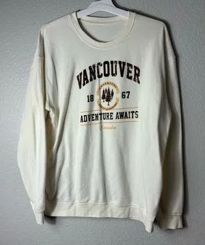 Vancouver Canada Graphic Sweatshirt Women’s L Tan Crewneck Adventure Awaits thumbnail 1