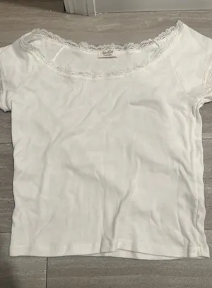 Brandy Melville Cropped Tops thumbnail 1