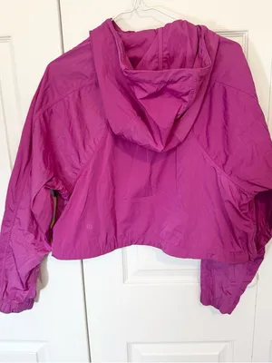 NWOT Lululemon Lightweight Water-Resistant Jacket SIZE 4 Purple Highlight thumbnail 5