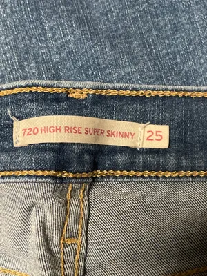Levi's skinny jeans thumbnail 3