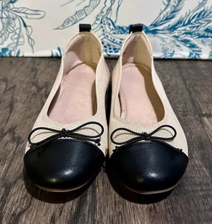 Chic Black and Cream Women's Flats Size 7 thumbnail 1