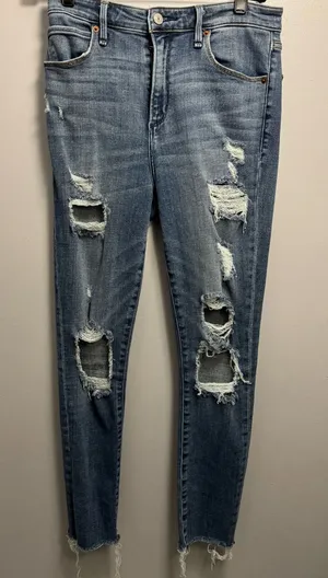 Abercrombie High-Rise Jeans thumbnail 1