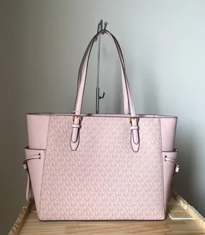 Michael Kors Purse thumbnail 3
