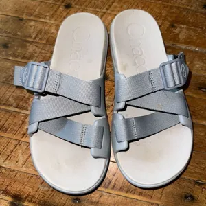 Chacos gray strappy comfortable slip on size 7 sandals thumbnail 1
