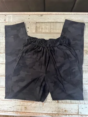 Lululemon Size 2 Keep Moving Pant Black Gray Camo thumbnail 2