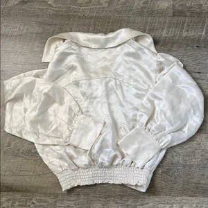 Petite Studio NYC Cream Cropped Blouse Size Small thumbnail 6