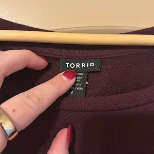 Torrid Crewneck Sweater Ruffled Size 2 thumbnail 3
