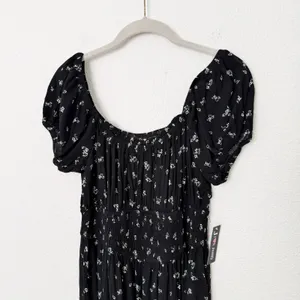 [Justify] Black Puff Sleeve Smocked Floral Print Wide Leg Jumpsuit NWT Sz Large thumbnail 3