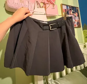 Gray mini skirt thumbnail 1