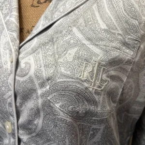 Lauren Ralph Lauren Satin Pajama Top‎ Monogrammed Pocket Gray Paisley Size Small thumbnail 2