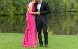 Pink sequined prom dress Size 2 thumbnail 4