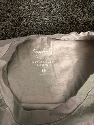 Hollister Camouflage Shirt with Pink Logo Size Medium 0213 thumbnail 3