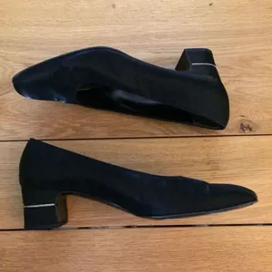 Salvatore Ferragamo black satin block heel pumps with rhinestone accent details thumbnail 3