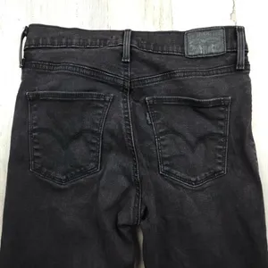 Levi’s Slimming Skinny Jeans Women’s Size 28 Black Stretch Denim Mid Rise thumbnail 10