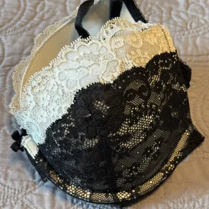 Victoria's Secret Black and Cream Lace Bra. 32-D thumbnail 7