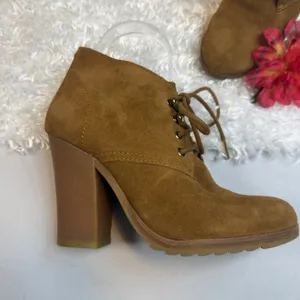 Michael Kors Tan Suede Lace Up‎ 7 Ankle Boots Block Heel Lug Sole Gold Hardware thumbnail 3