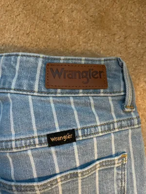 Wrangler High-Rise Rodeo Straight Crop Jeans thumbnail 6