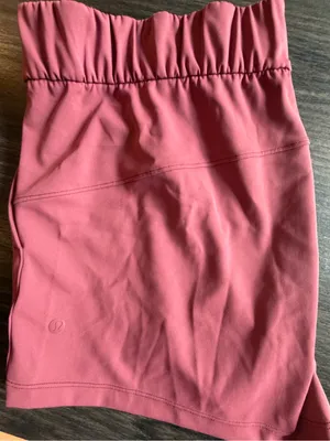 Women's Lululemon Vintage Rose On The Fly 2.5”Drawstring Active Shorts thumbnail 3