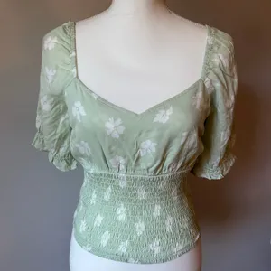 NWT Abercrombie Green Peplum Blouse Ditzy Floral Print Size Small thumbnail 2