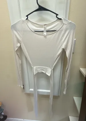 Alo Yoga Barre Long Sleeve Tie-Front Ribbed Top thumbnail 1
