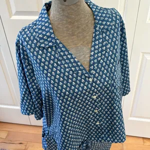 Haute Hippie blue and white flower design 2 piece short pajamas set thumbnail 2